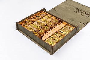 Ассорти с фисташками в деревянной коробке . Фото N8