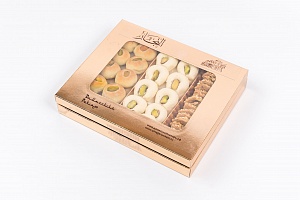 Печенье ассорти в золотой коробке. Фото N5