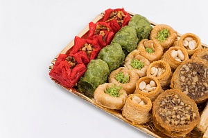 Золотой поднос сладостей с арахисом и грецким орехом 500 г. Фото N2