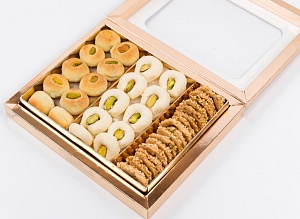 Печенье ассорти в золотой коробке